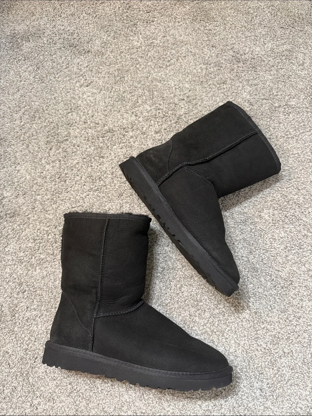 UGG Australia Classic Short 5825 Black Sheepskin Boots Women’s Size 7